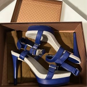 Authentic Gucci Platform Sandal
39
Original box & dustbag